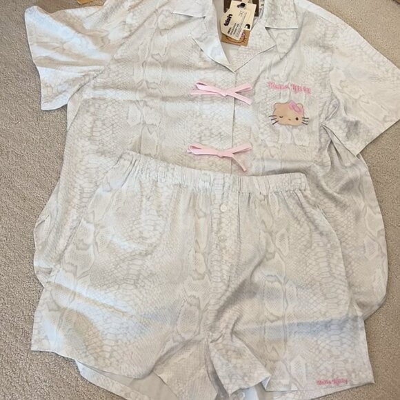 TBH Hello Kitty Pajama Set - Picture 2 of 3